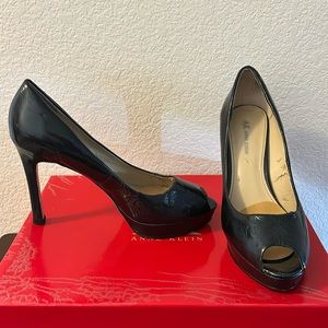 Lady’s shoes black Stiletto by Anne Klein